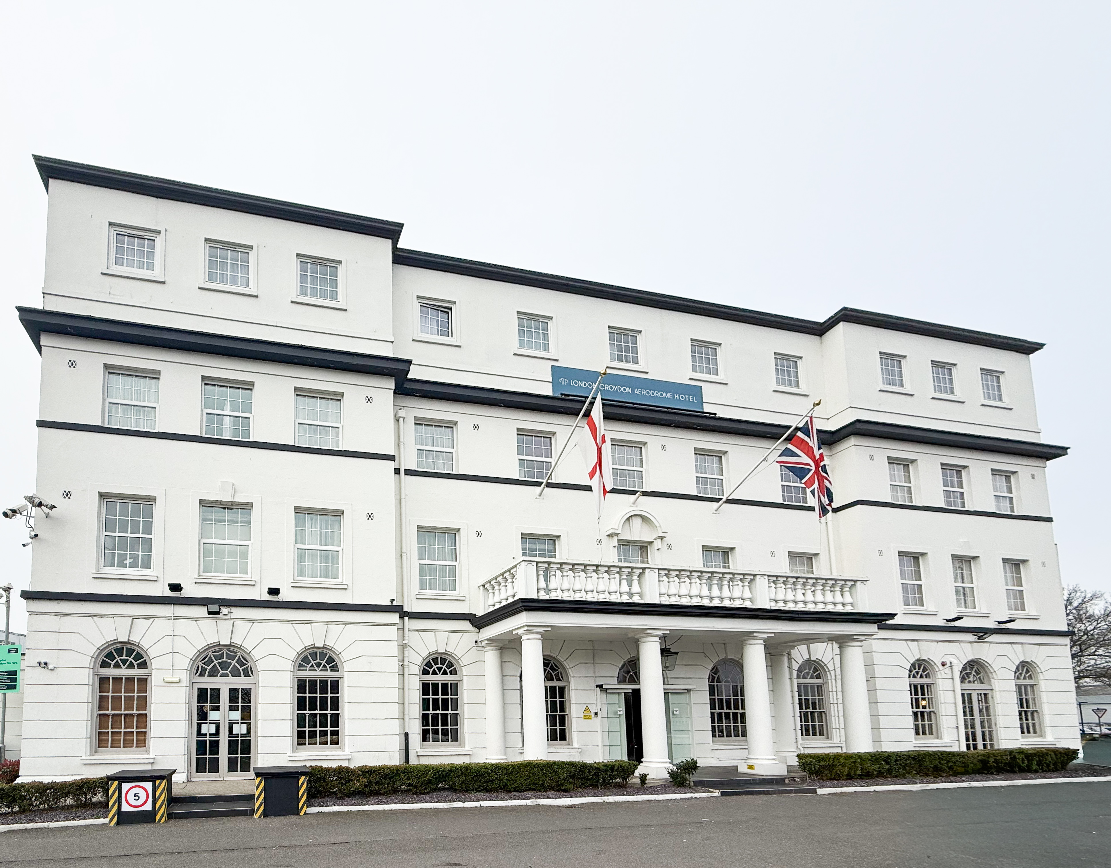 Sunday London Croydon Aerodrome Hotel Exterior
